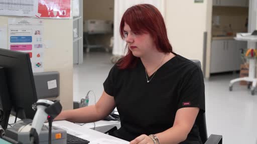 Acil Servis Hekimi ve Hemşire Anneleriyle Birlikte Hayat Kurtarıyor