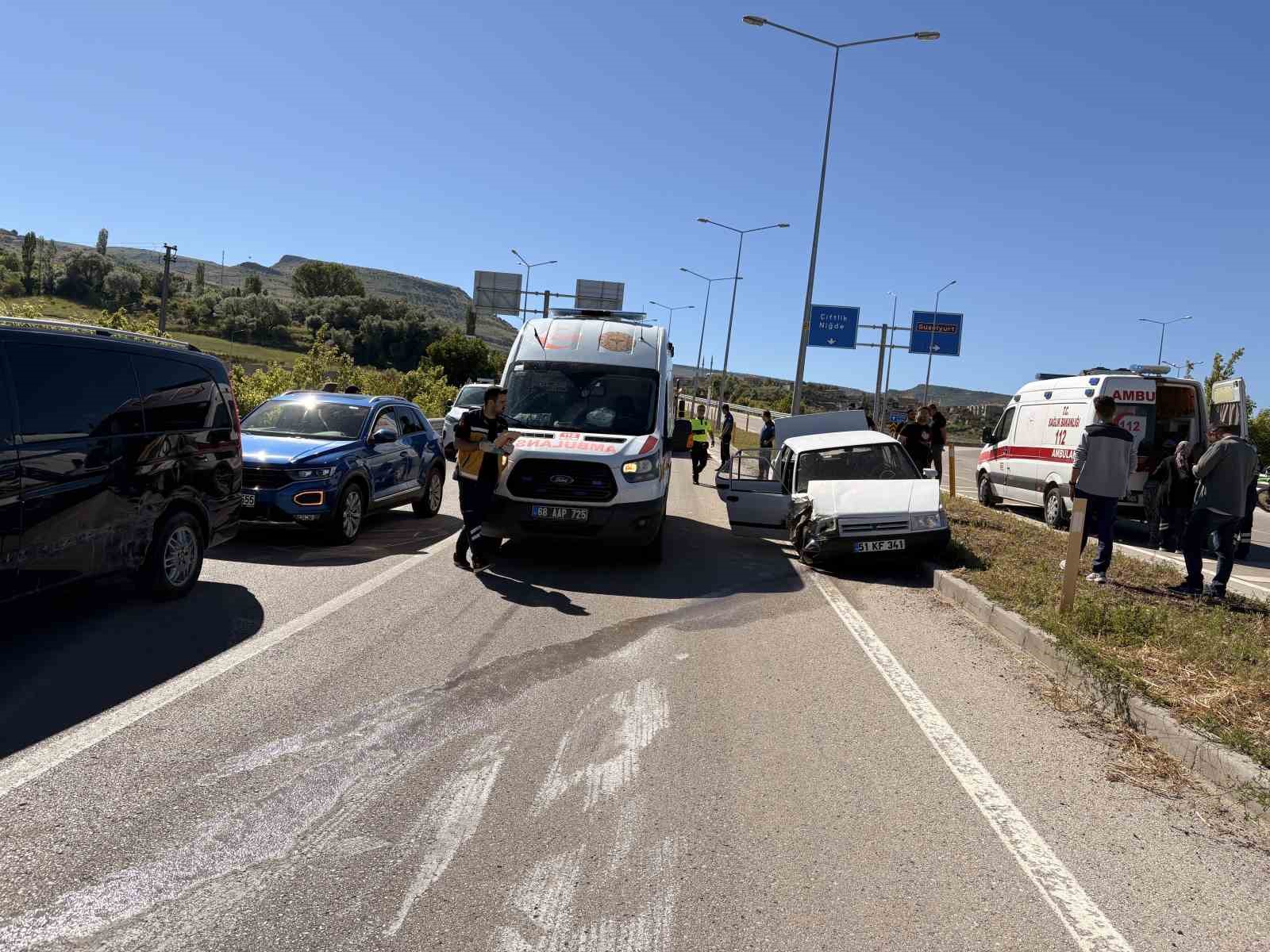 Aksaray’da Otomobil ile Minibüse Çarpışma Sonucu 8 Yaralı