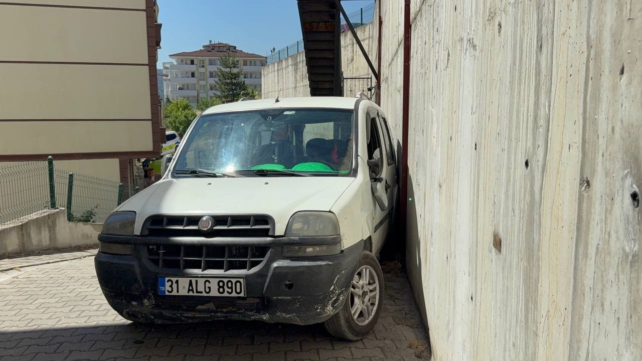 Aküsü Bitmiş Aracı İterken Ölüm Tehlikesiyle Karşılaşmak