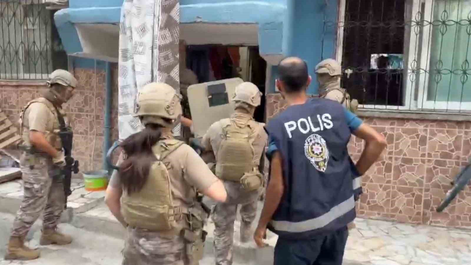 Altın Zincir Gaspı Şüphelilerine Operasyon: 5 Tutuklama Yapıldı