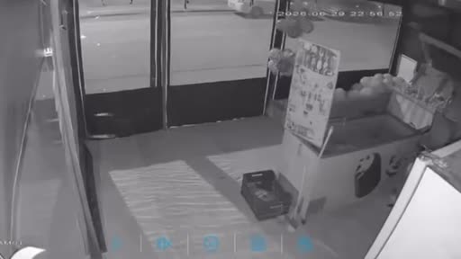 Ankara'da Dondurma Hırsızları Güvenlik Kamerasına Takıldı