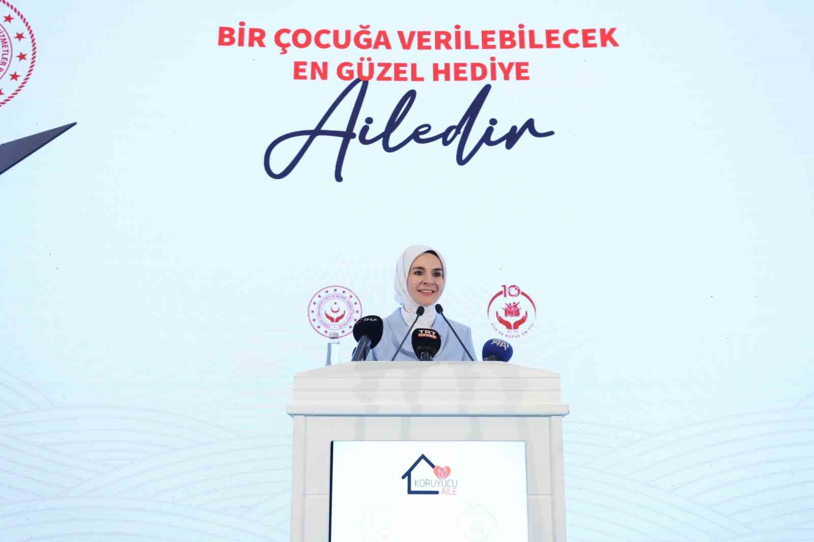 Bakan Göktaş: 11 Bin 22 Çocuk Koruyucu Ailelerin Yanında Hayatını Sürüyor