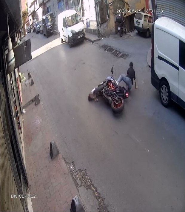 Beyoğlu'nda 4 Yaşındaki Çocuğa Motosiklet Çarpması