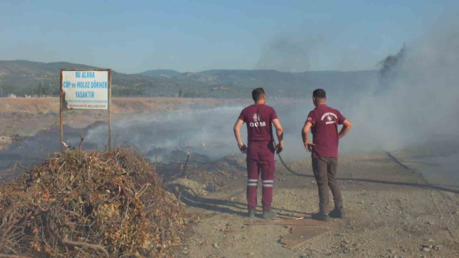 Burhaniye'de Karınca Deresinde Ot Yangını 3 Saatte Kontrol Altına Alındı