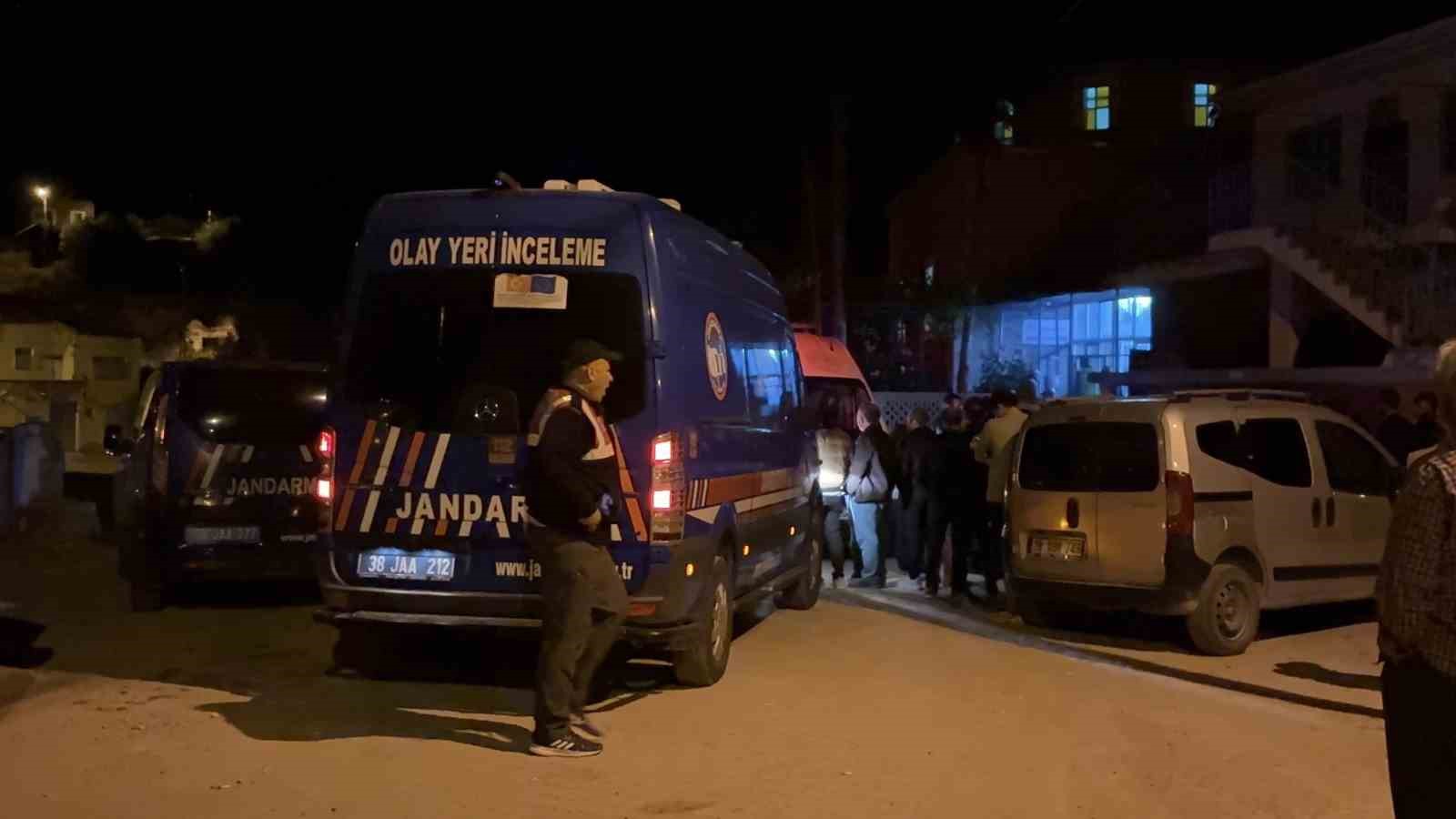 Camide İki Kişiyi Bıçaklayan Saldırganın Asıl Hedefinin İmam Olduğu Ortaya Çıktı