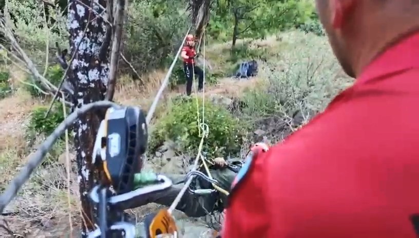 Dere Kenarında Mahsur Kalan Kardeşlere Jandarmadan Hızlı Müdahale