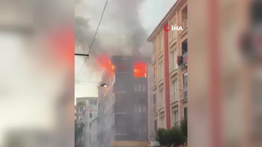 Esenler'de 4 Katlı Binada Çıkan Yangın Çatıyı Mahvetti