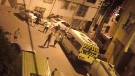 Esenyurt'ta İki Grup Sopalarla Karşılaştı: Güvenlik Kamerasına Yansıyan Anlar