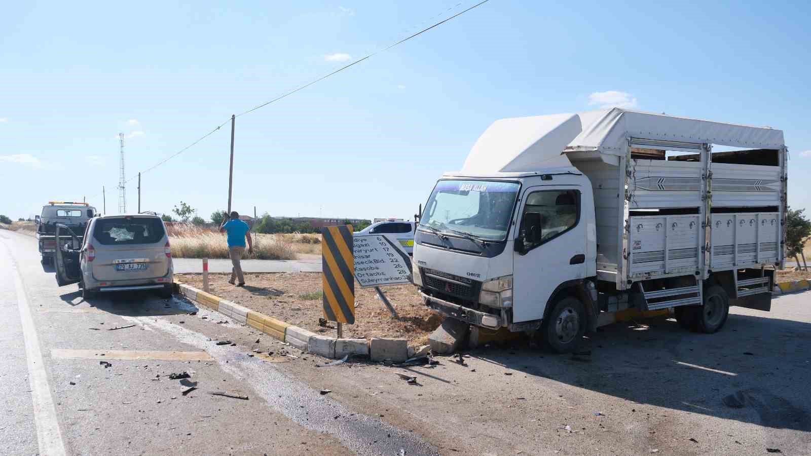 Hafif Ticari Araç ile Kamyonetin Çarpışması Sonucu 1 Yaralı