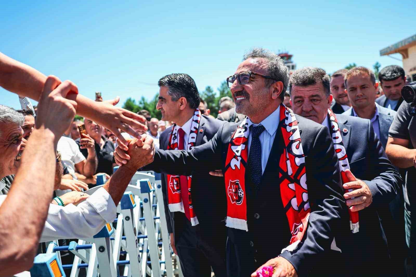 Hamdi Ulukaya'dan Erzincanspor'a Büyük Destek
