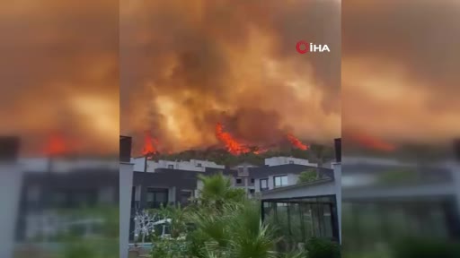 İzmir'de Makilik Alanda Yangın Kontrol Altında
