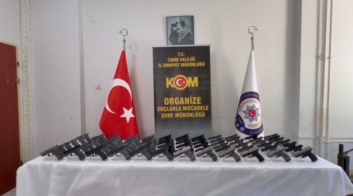 İzmir'de Suç Örgütlerine Yönelik Eş Zamanlı Operasyon ve 10 Tutuklama