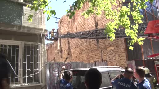 Kadıköy Yıkım Çalışmasında İki İşçi Göçük Altında Kaldı