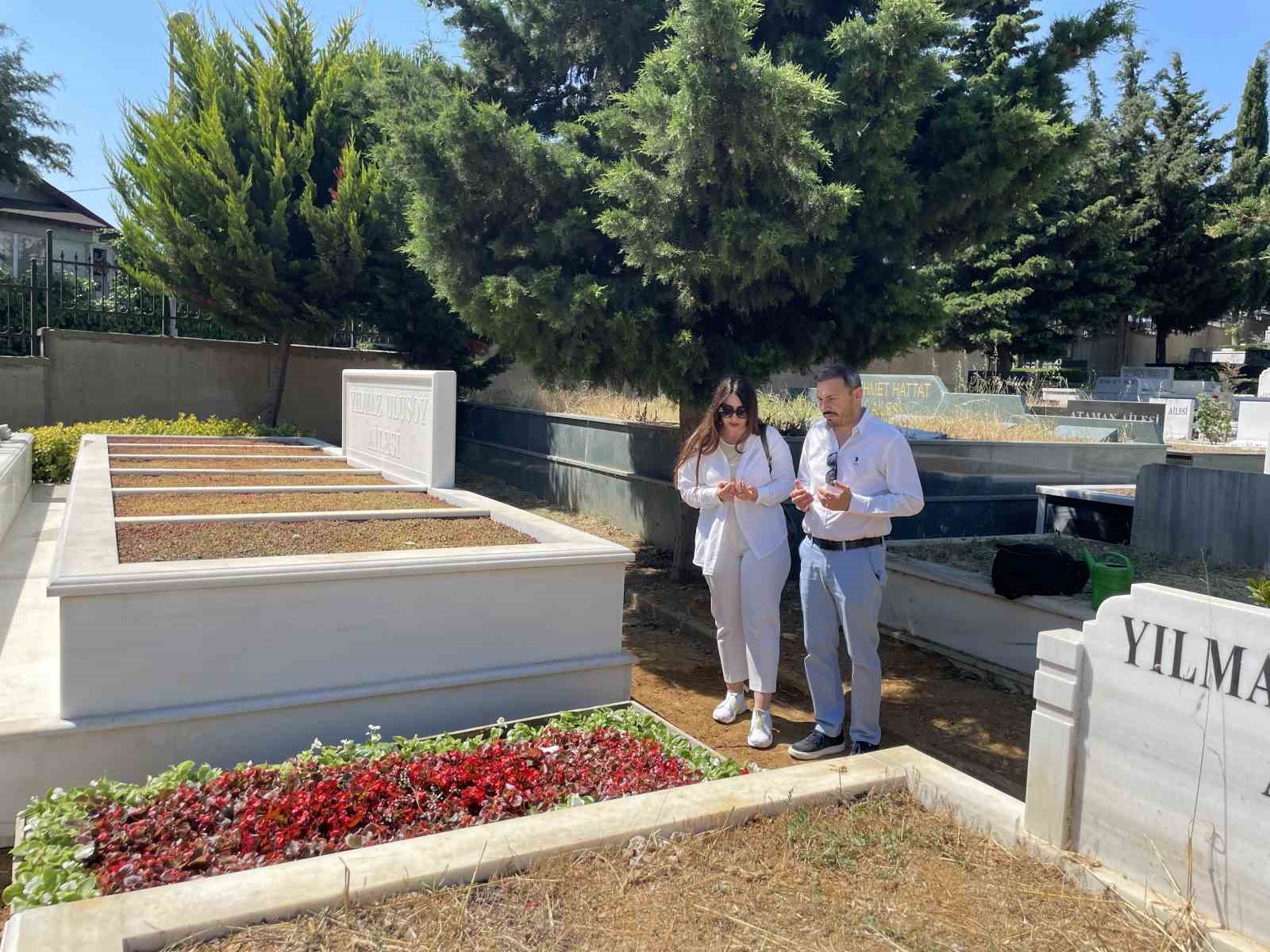 Kadir İnanır’ın Kabri Çiçeklerle Donatıldı: Sevenleri Anmaya Devam Ediyor