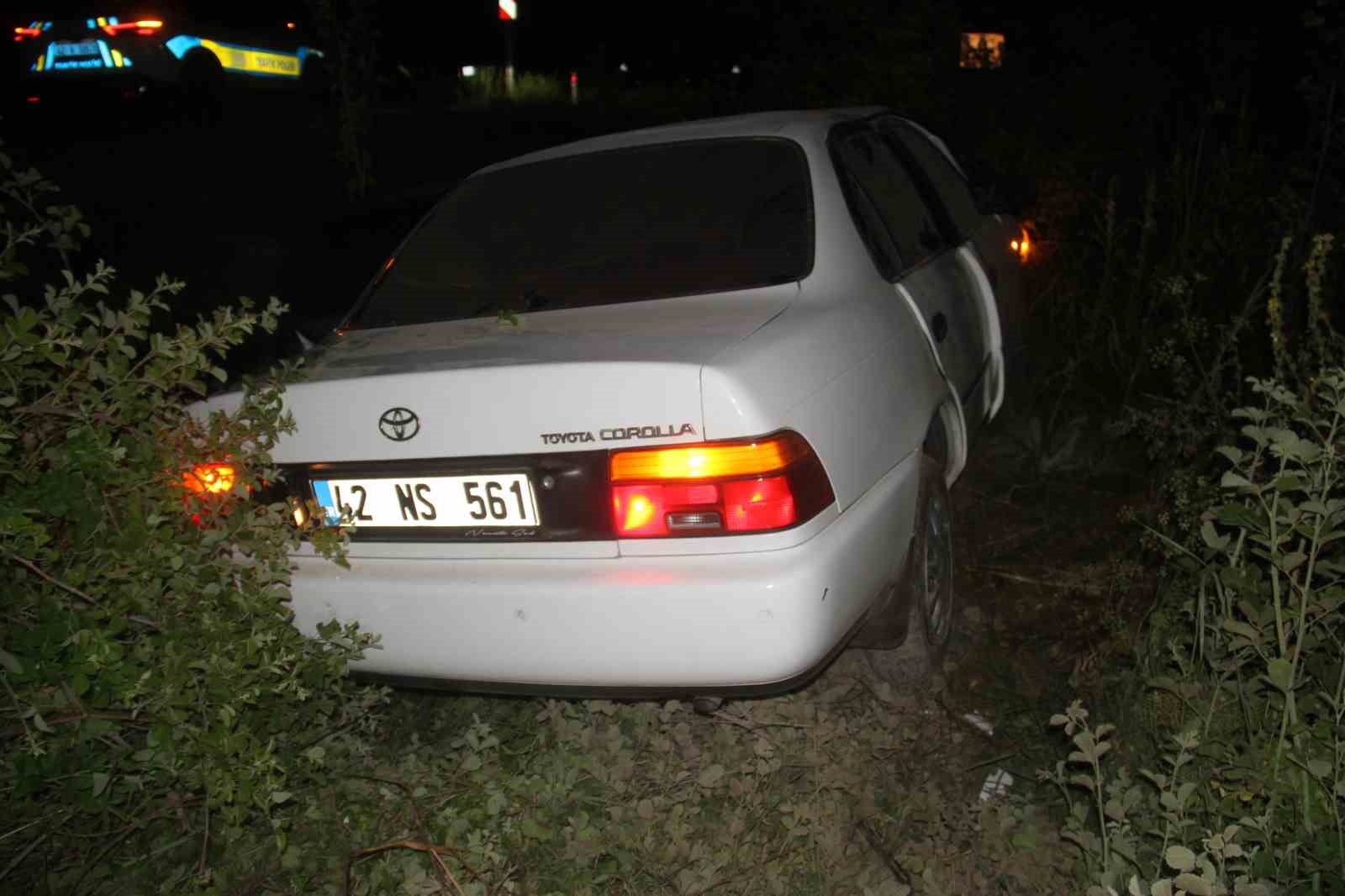 Konya’da Kontrolü Kaybeden Otomobil Yoldan Çıktı: Üç Yaralı