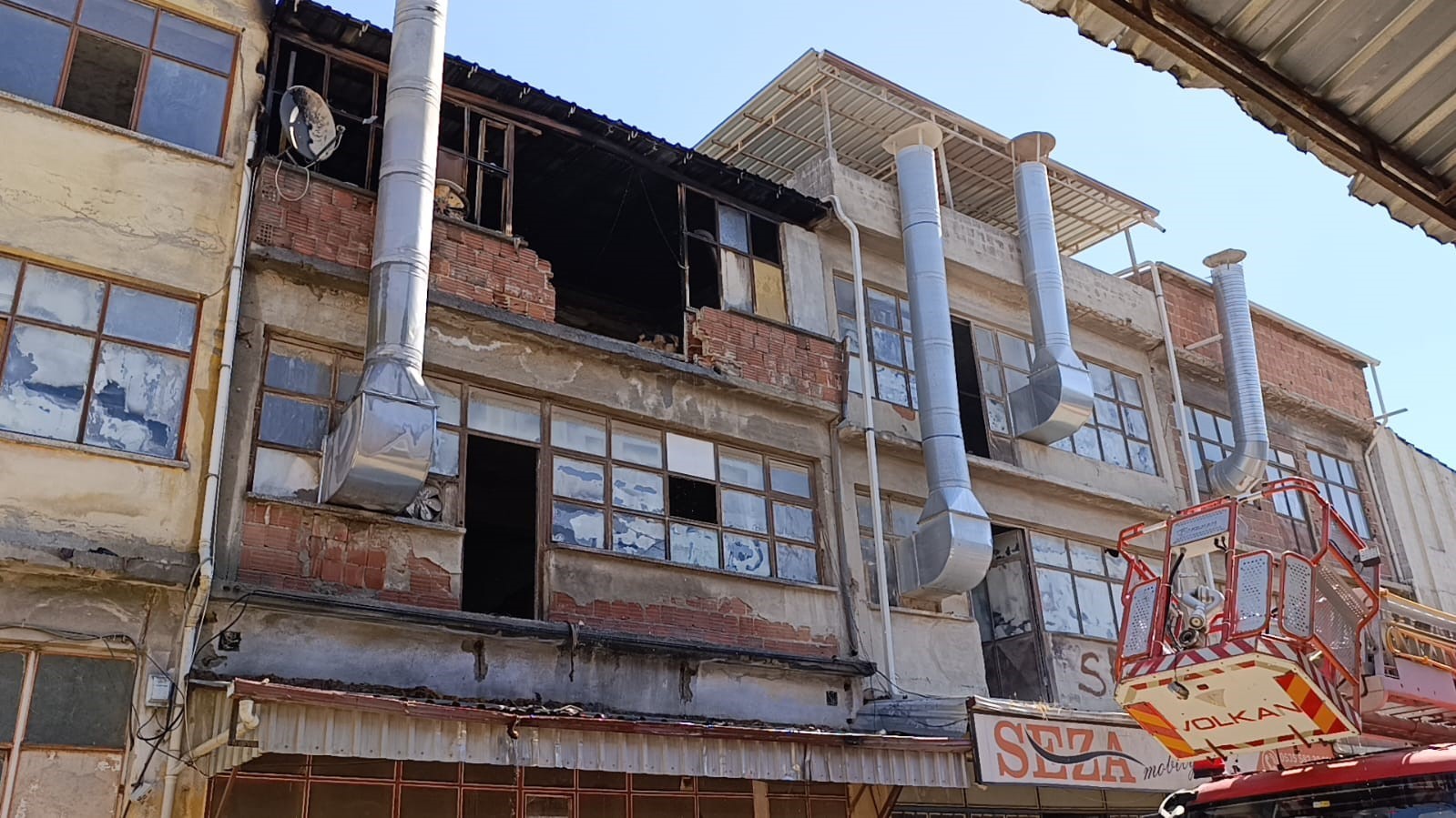 Mobilya İmalathanesinde Şiddetli Yangın: Detaylar ve Olayın Yayını