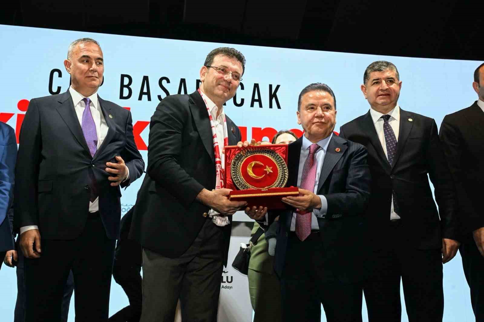 Muhittin Böcek'ten Cezaevinde Ek İfade: Ekrem İmamoğlu'ndan 15 Milyon Euro Talep, 5 Milyon Euro'yu Havale ile Gönderdi