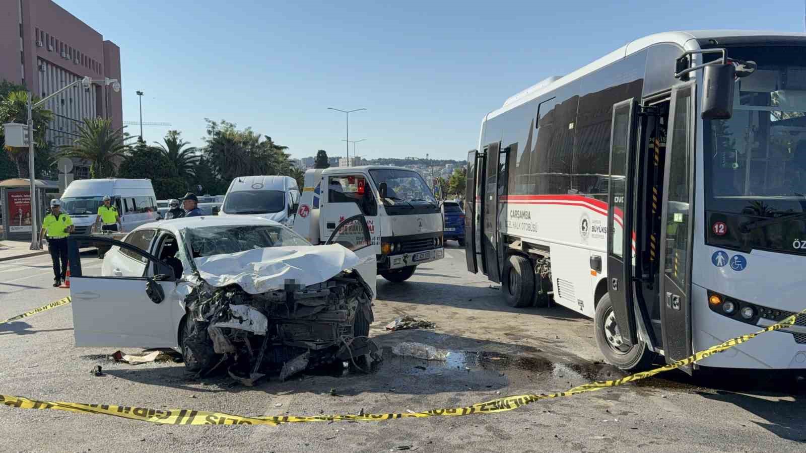 Samsun'da Otomobil ve Halk Otobüsü Çarpışması: 7 Yaralı