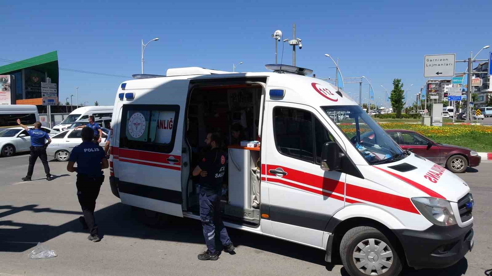 Sivil Polis Aracı ve Motosiklet Çarpışması: 1 Yaralı