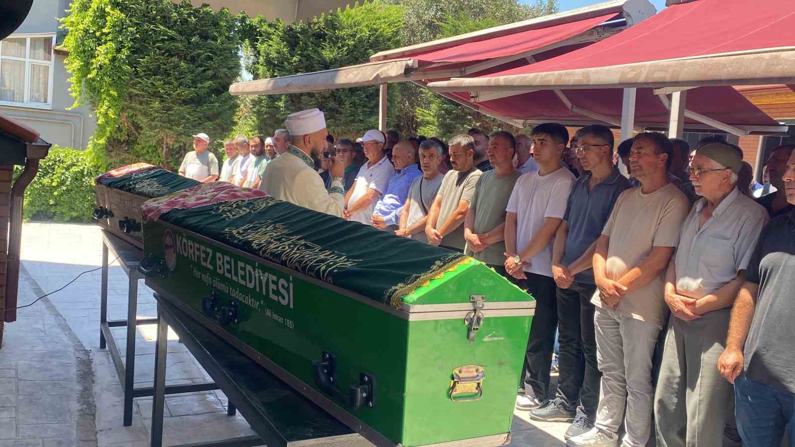 Tatil Yolunda Can Veren Anne ve Kızının Anısına Hüzün Dolu Veda
