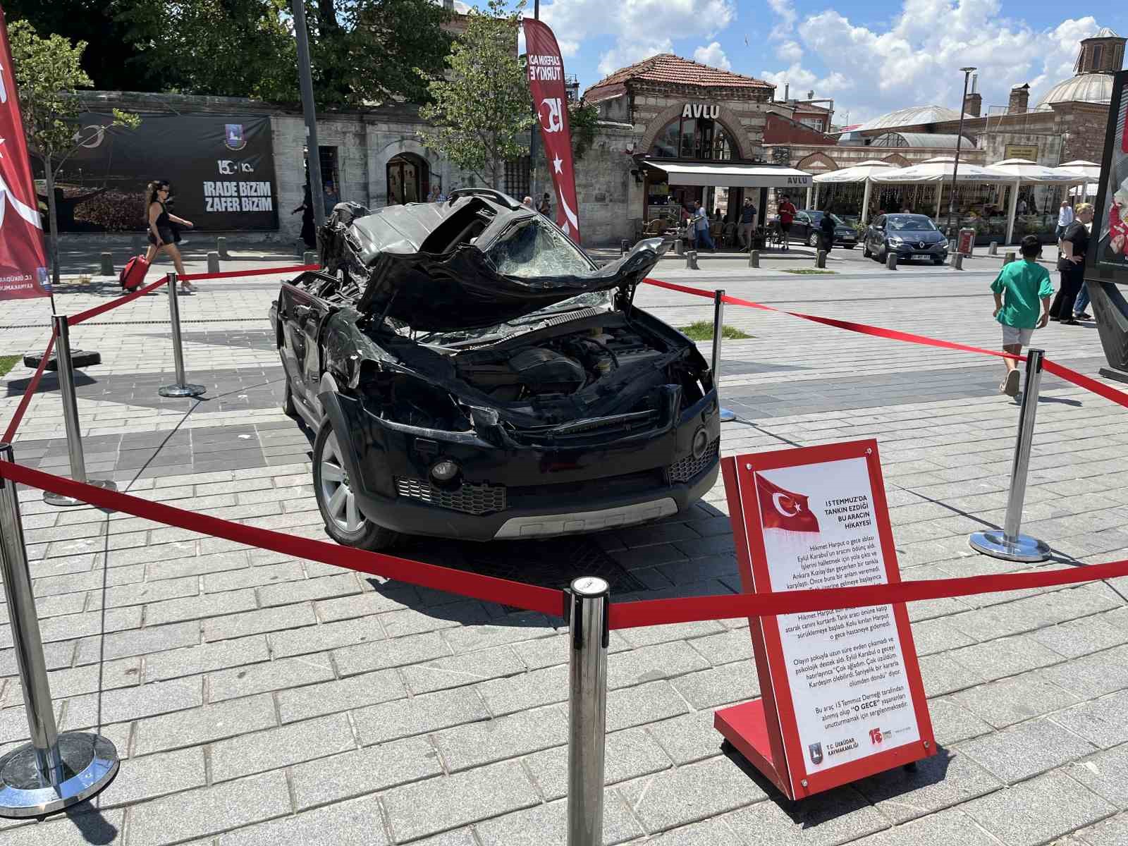 15 Temmuz’da tankın ezdiği araç Üsküdar’da sergileniyor