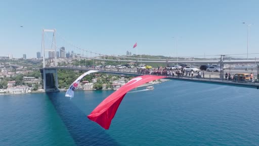 15 Temmuz’un sembolü Kırmızı Beyaz: 5 dev köprü Türk bayraklarıyla donatıldı