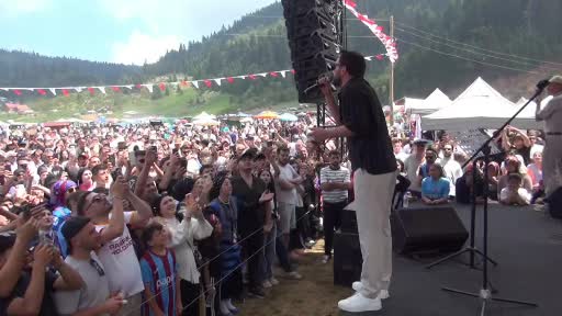 1500 rakımlı yaylada 88 yıllık gelenek: Binlerce kişi kol kola horon oynadı