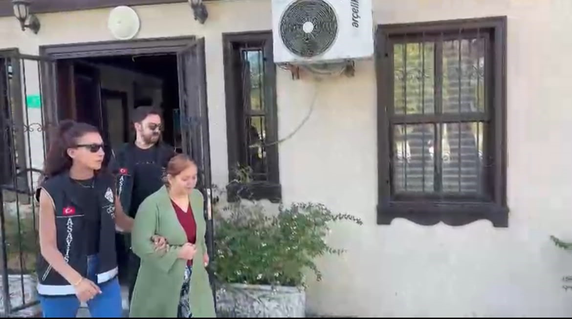 33 yıl mahpus cezasıyla aranan bayan hırsız Bursa’da yakalandı
