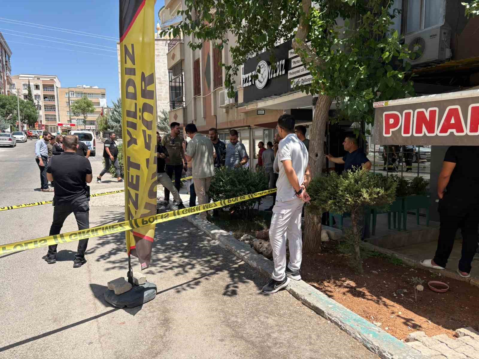 Ablası ile tartışan eniştesinin berber dükkanını tüfekle bastı: 4 yaralı