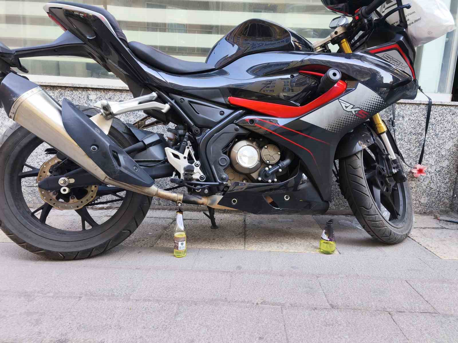 Acemi kundakçı motosikleti yakamadı