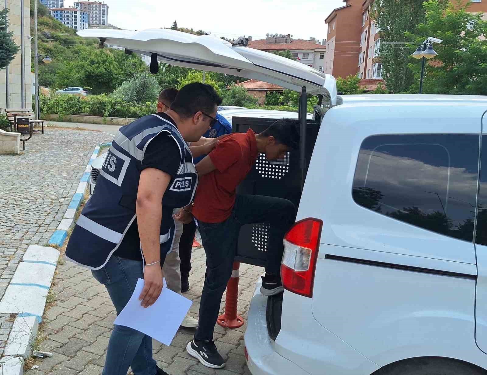 Ağına düşürdüğü vatandaşı 1,5 milyon TL dolandıran kuşkulu polisten kaçamadı