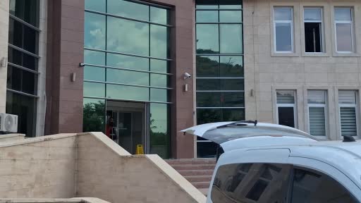 Ağına düşürdüğü vatandaşı 1,5 milyon TL dolandıran kuşkulu polisten kaçamadı
