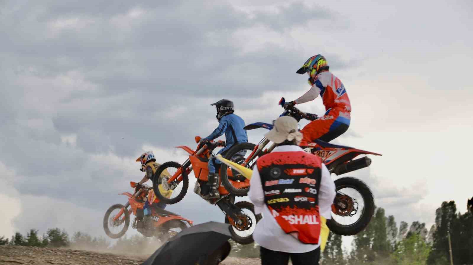 Ağrı'da Düzenlenen Türkiye'nin En Yüksek Rakımlı Enduro Yarışı Başladı