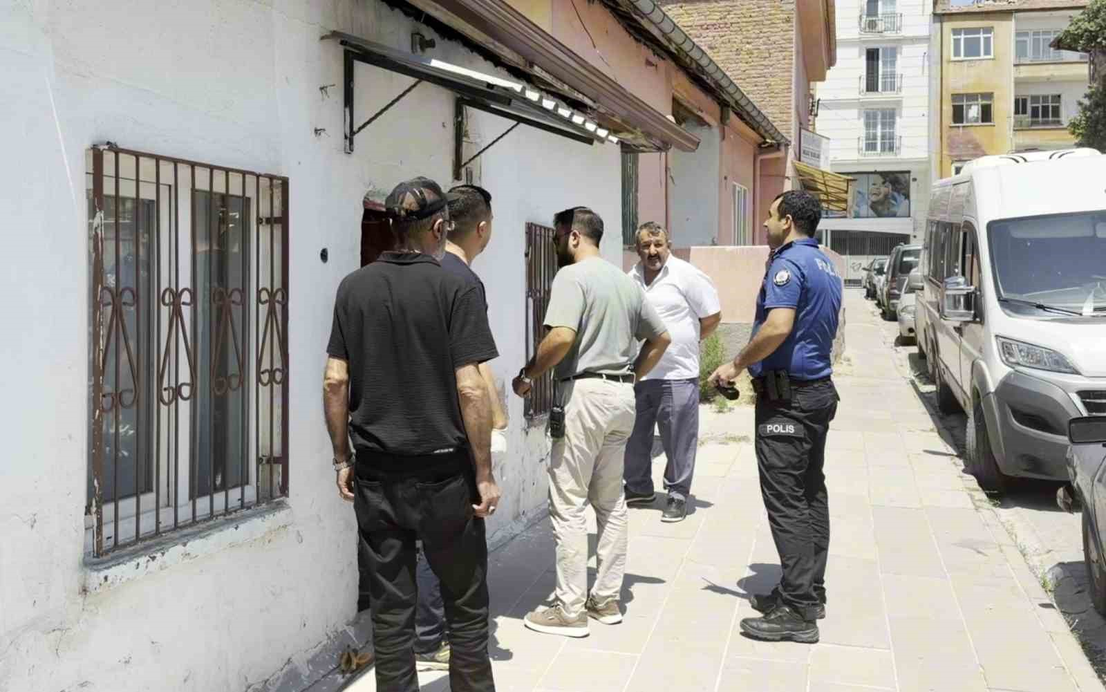 Aksaray’da bir kişi arkadaşı tarafından konutunda meyyit bulundu