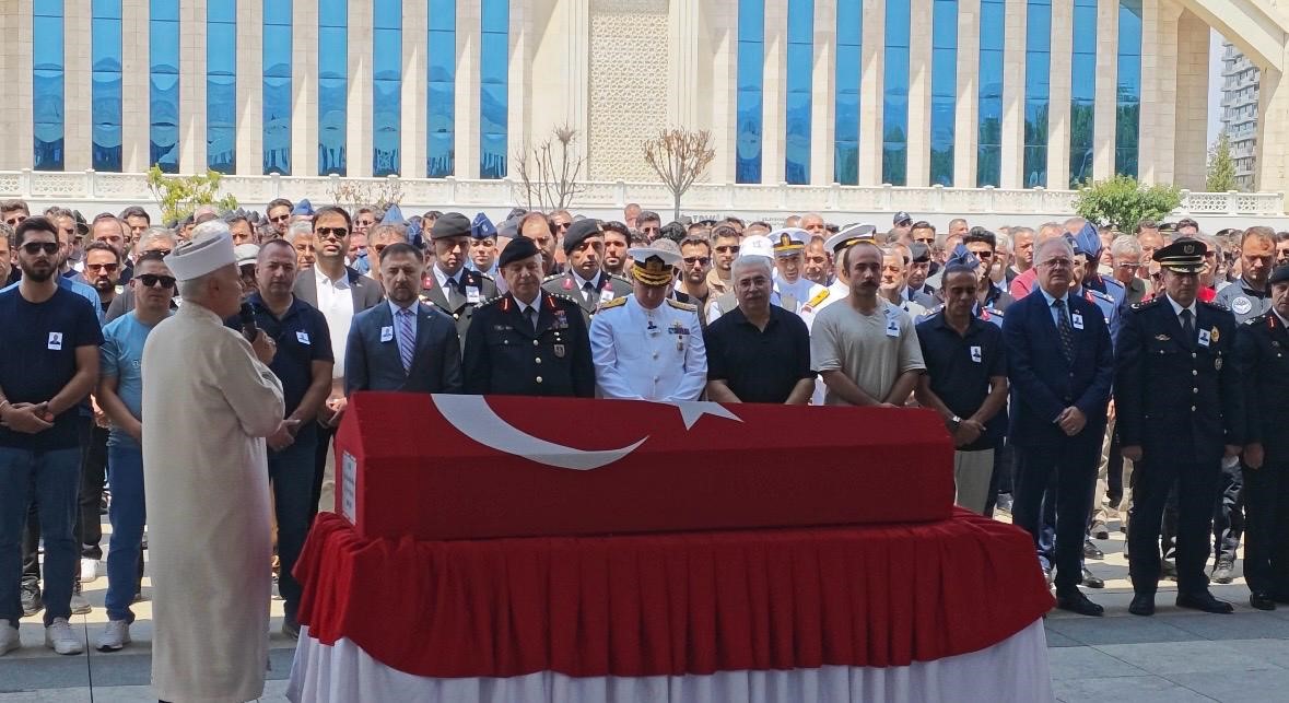 Ankara’da helikopter kazasında hayatını kaybeden pilot son yolcuğuna uğurlandı