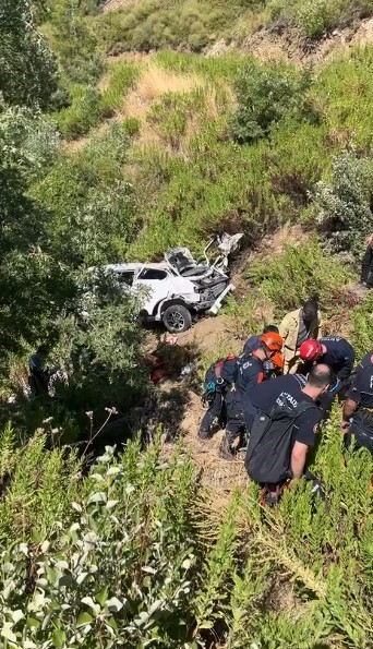 Antalya’da araba uçuruma yuvarlandı: 5 meyyit, 2 yaralı