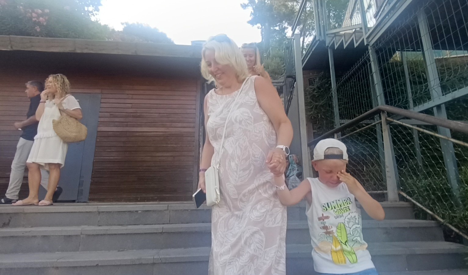 Antalya’da asansör paniği: 5’i turist 11 kişi mahsur kaldı