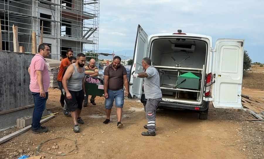 Antalya’da inşaatta üzerine beton blok düşen emekçi hayatını kaybetti