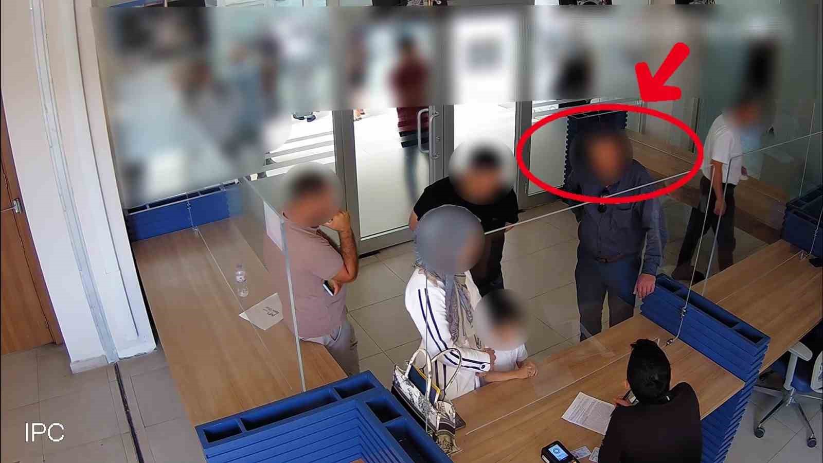 Antalya'da Sahte Kimlikle Gayrimenkul Dolandırıcılığı Yapan Üç Şüpheli Tutuklandı