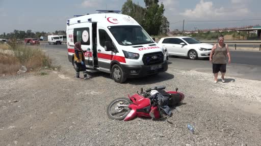 Araba ile motosiklet çarpıştı, görgü şahidi ile şoför kazayı tartıştı