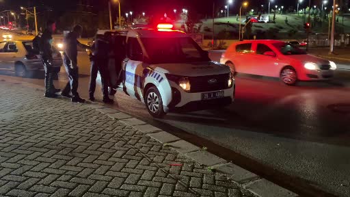 Araba ve motosiklet kafa kafaya çarpıştı: 2 yaralı