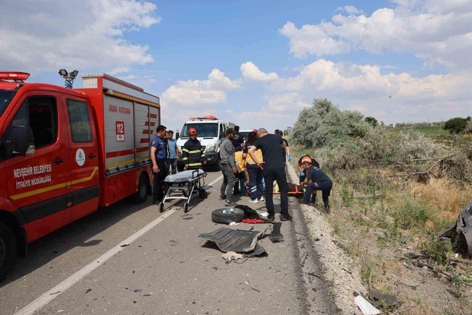 Arabanın kağıt üzere savrulduğu kazada 4 kişi yaralandı