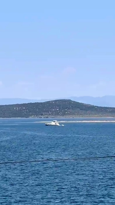 Ayvalık'ta Denizde Kaybolan Genç İçin Arama Kurtarma Çalışmaları Devam Ediyor