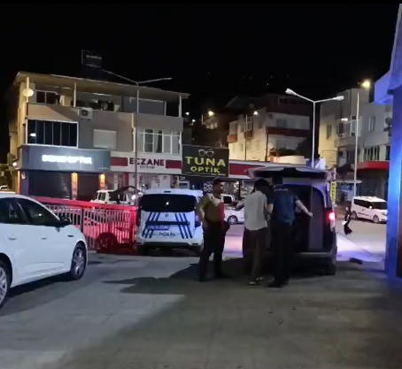 Babasını darp eden ağabeyini bıçaklandı