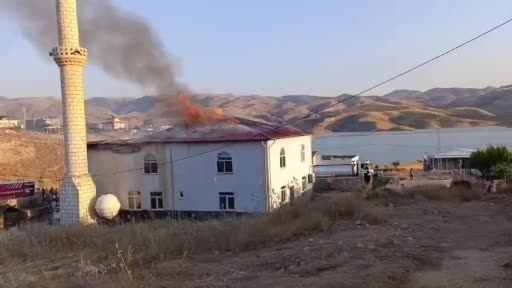 Batman'da Caminin Çatısında Meydana Gelen Korkutucu Yangın