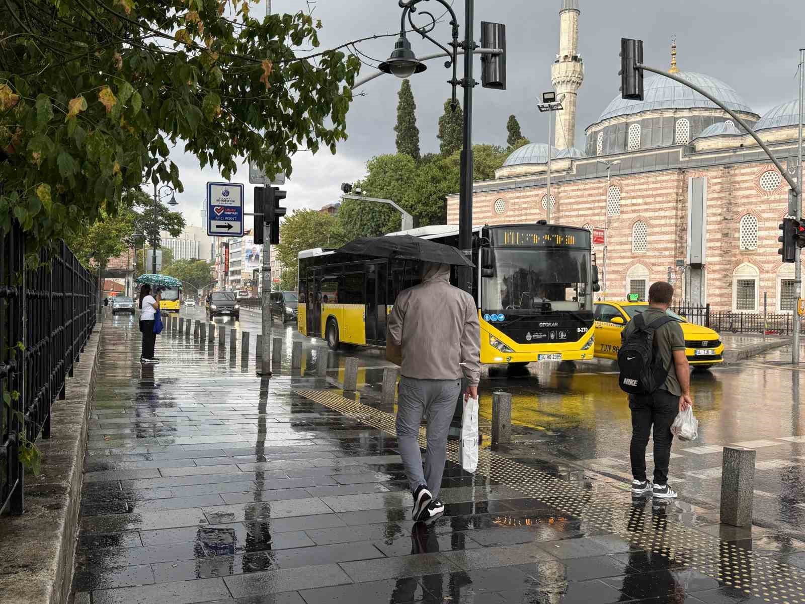 Beşiktaş’ta sağanak tesirli oluyor