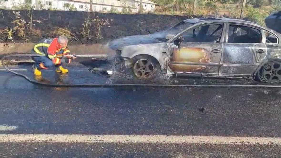Bingöl’de seyir halindeki araba alevlere teslim oldu