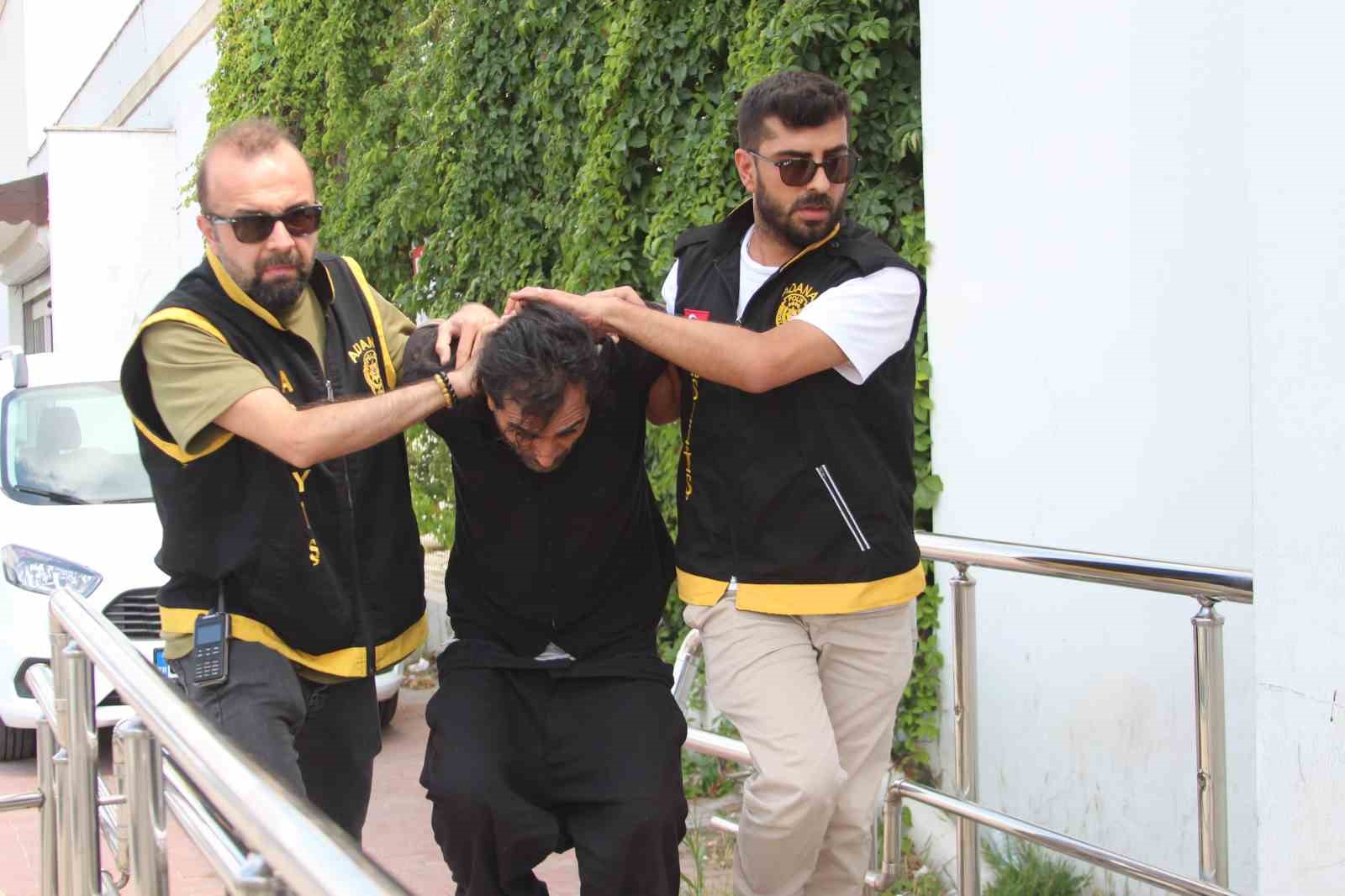 Birlikte yaşadığı bayanı çekiçle darbedip boğazından bıçaklamıştı: "Sürekli dışarı çıkıp diğerleriyle görüşüyordu"