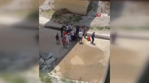 Bisikletiyle köprüden uçan çocuk 7 metreden yere çakıldı