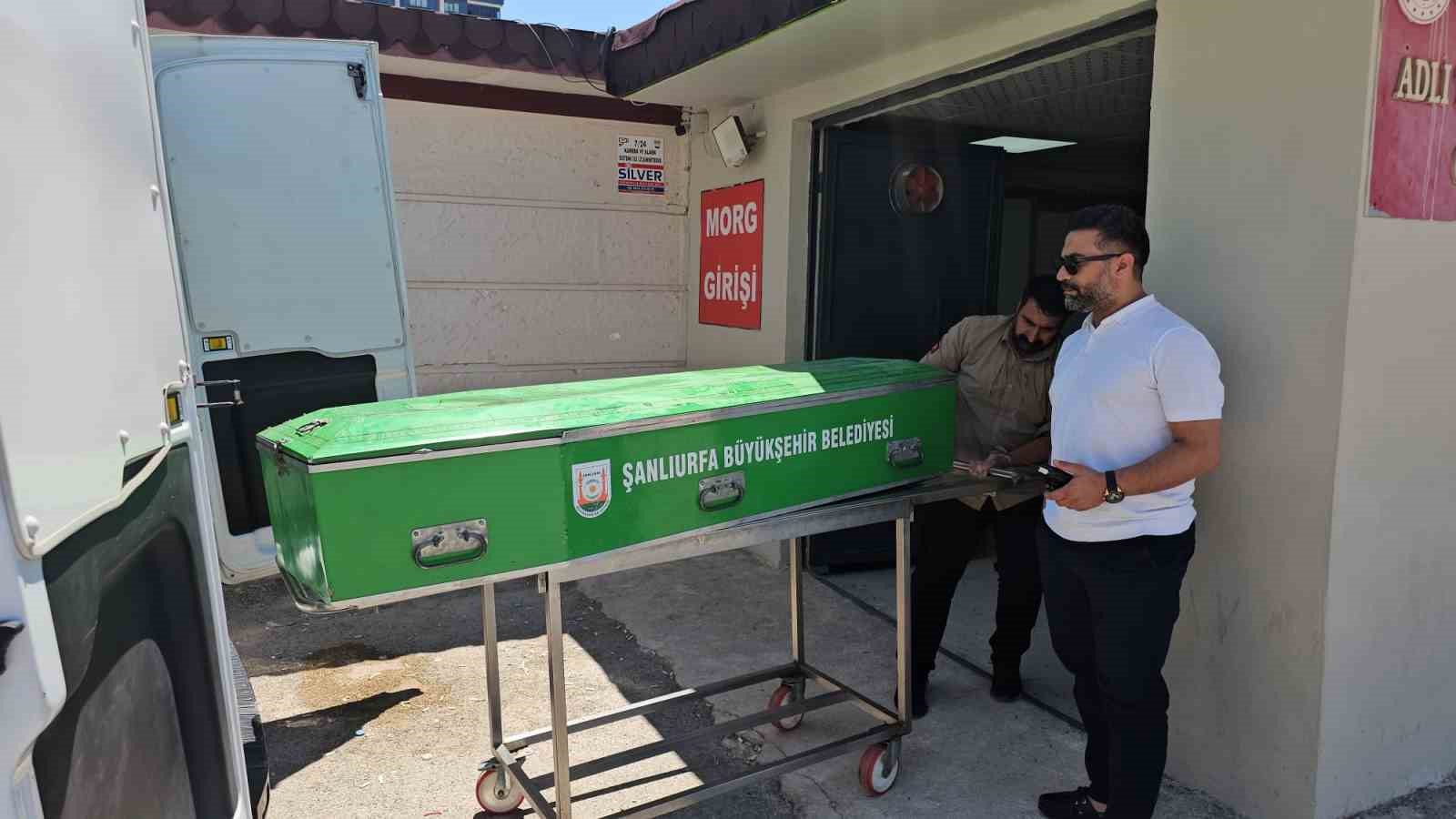 Boş Arazi Üzerinde Battaniye Sarılı Erkek Cesedi Bulundu